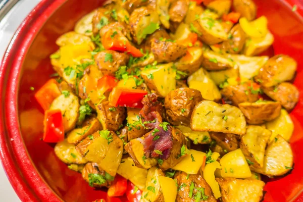 Roasted Potatoes with Fresh tomato . — Stock Photo, Image