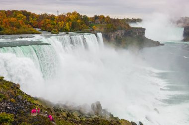 Niagara Falls Amerikan tarafı gündoğumu sırasında .