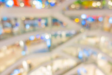 İnsanlar alışveriş merkezinde bulanıklık .