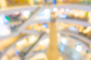 İnsanlar alışveriş merkezinde bulanıklık .