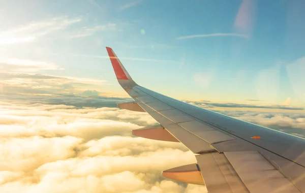 Wing of an airplane flying above the clouds .( Filtered image pr — Stock Photo, Image