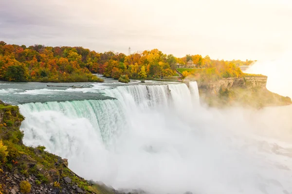 Amerikansk sida av Niagarafallen under sunrise . — Stockfoto