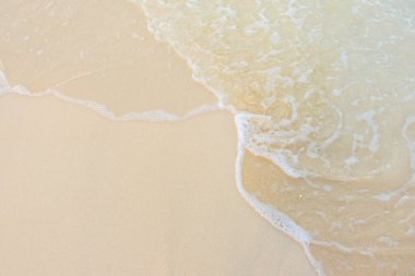 Güzel tropikal Maldivler ada beyaz kumlu plaj ve se ile