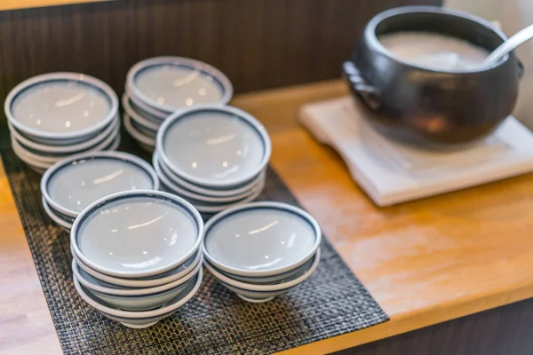 Traditionelles japanisches Frühstück im Hotel, Japan . — Stockfoto