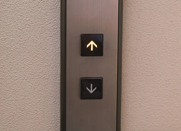 Кнопка лифта в отеле  . — стоковое фото