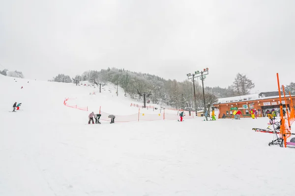 Yamakata, Japão - 7 de fevereiro de 2017: Corda no inverno em Zao sk — Fotografia de Stock