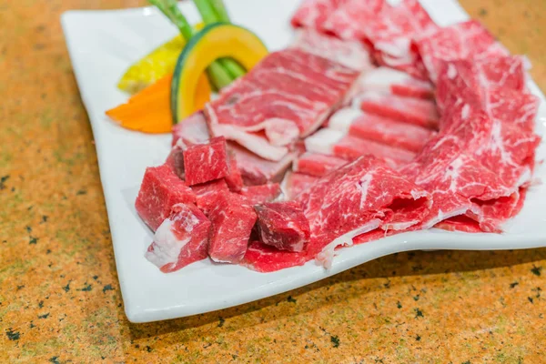 Rohes frisches Rindfleisch ungekocht . — Stockfoto