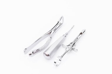 beyaz zemin üzerinde ve diş araçları