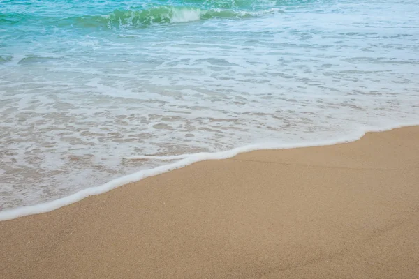 Strand en tropische zee . — Stockfoto
