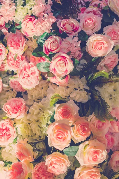 Lindas flores para os namorados e cena do casamento. (Filtrado — Fotografia de Stock
