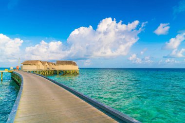 Güzel su Villa sunris, tropikal Maldivler adasında