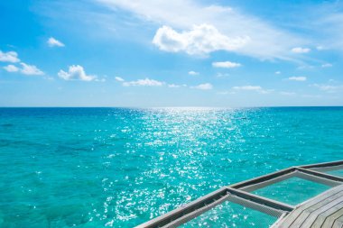 Tatil tropikal Maldivler ada ve güzelliği net koltukta 