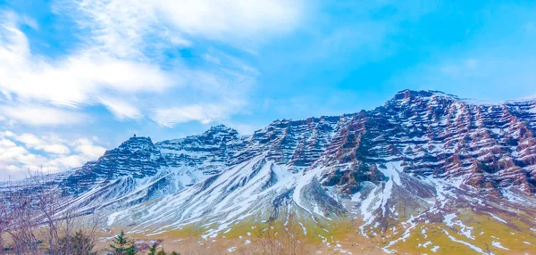 Zasněžené hory Islandu zimní sezóny . — Stock fotografie