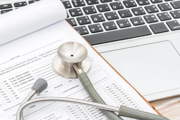 Stethoscope and prescription on laptop — Stock Photo, Image