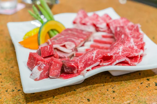 Rohes frisches Rindfleisch ungekocht . — Stockfoto