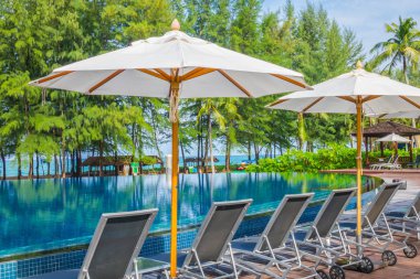 Denize yakın Yüzme Havuzu rahatlatıcı ile koltuk