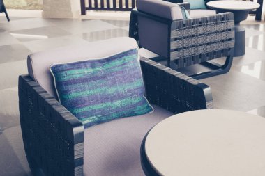 Yastıklı modern mobilyaların kapatılması (filtrelenmiş görüntü işlenmiş vintage etkisi. )