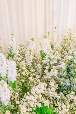 Sevgililer ve düğün sahne güzel çiçekler