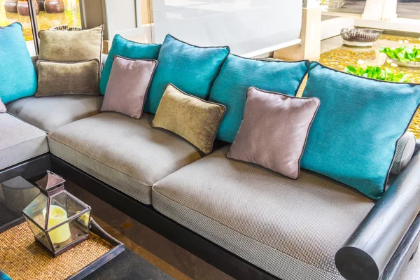 Closeup yastık ile modern mobilya