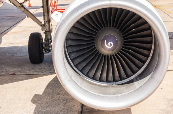 Uçak türbin motoru