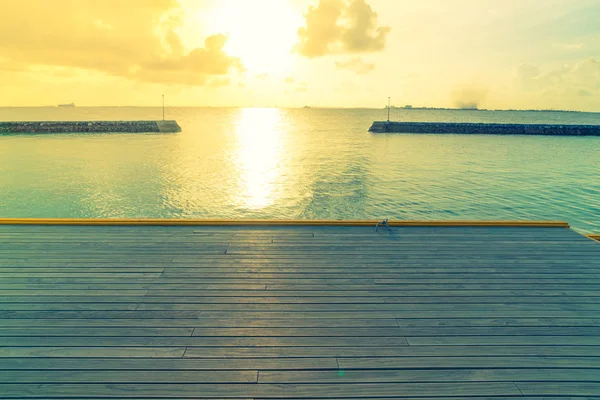 Belles Villas Eau Dans Île Tropicale Des Maldives Lever Soleil — Photo