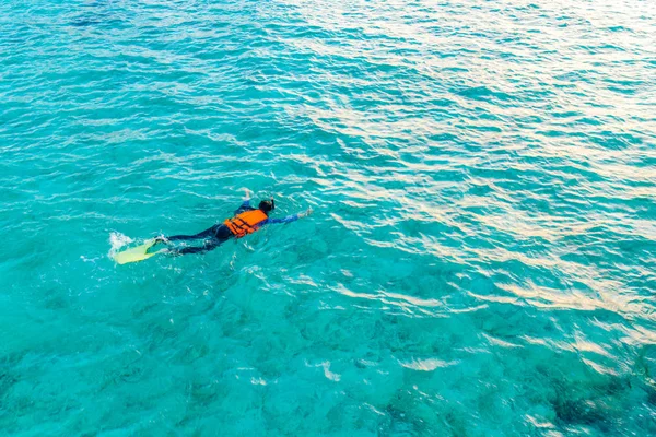 Snorkel Isla Tropical Maldivas — Foto de Stock