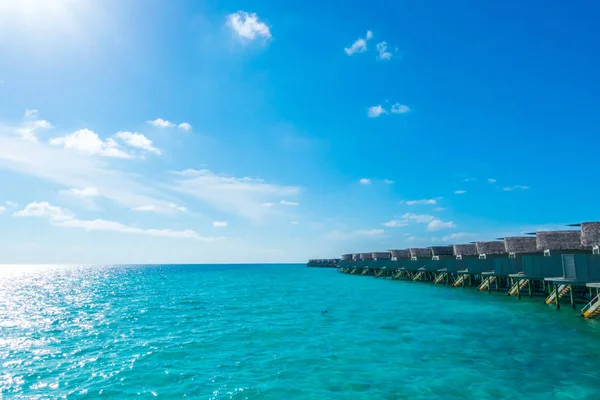Villas Agua Sobre Mar Tranquilo Isla Tropical Maldivas — Foto de Stock