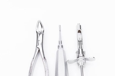 beyaz zemin üzerinde ve diş araçları.