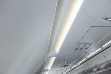 Uçakta yer yukarıda işaret paneli