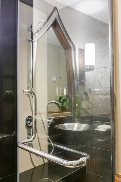 现代家居浴室内 — 图库照片