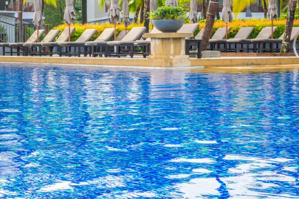 Piscina Con Asientos Relajantes Cerca Del Mar —  Fotos de Stock