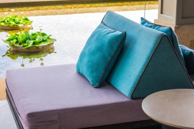 Closeup yastık ile modern mobilya