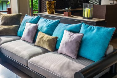 Yastıklı modern mobilyaların kapatılması (filtrelenmiş görüntü işlenmiş vintage etkisi. )