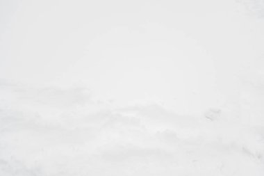 Kışın beyaz kar yüzeyi