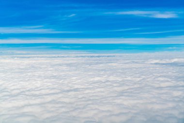 Bulutlu mavi gökyüzü