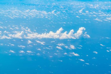 Bulutlu mavi gökyüzü