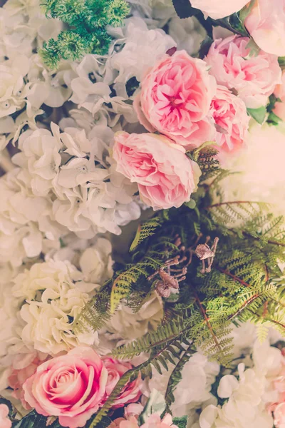 Mooie Bloemen Voor Valentijnsdag Bruiloft Scene Gefilterd Beeld Verwerkt Vintage — Stockfoto