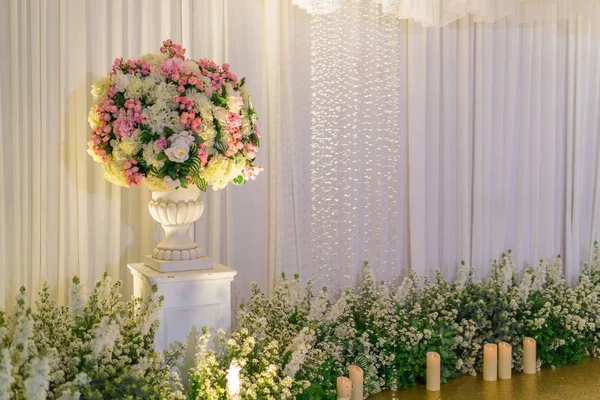 バレンタインや結婚式のシーンのための美しい花 フィルタ画像処理ヴィンテージ効果 — ストック写真
