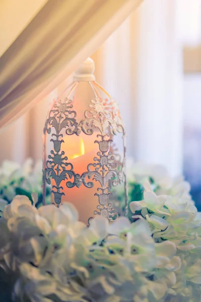 与婚礼舞台装饰蜡烛灯笼 — 图库照片