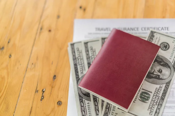 Passaporte Branco Com Dólares Americanos Mesa Madeira Sobre Formulário Pedido — Fotografia de Stock