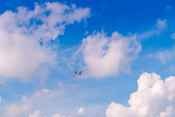 Abstract Blur Blue Sky Sea Plane Flying Maldives Islands — Stock Photo, Image