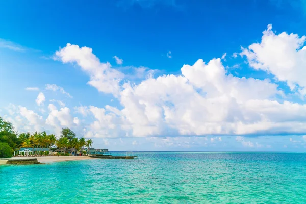 Hermosa Isla Tropical Maldivas Con Playa Arena Blanca Mar — Foto de Stock