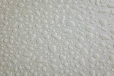 Su üzerinde beyaz blackground damla