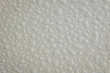 Su üzerinde beyaz blackground damla