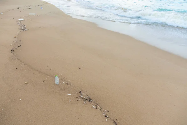 Bottiglie Plastica Altri Rifiuti Sulla Spiaggia Mare — Foto Stock