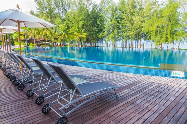 Piscine Avec Sièges Relaxants Près Mer — Photo