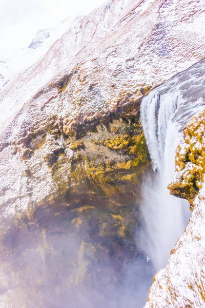 Hermosa cascada famosa en Islandia, temporada de invierno  . — Foto de Stock