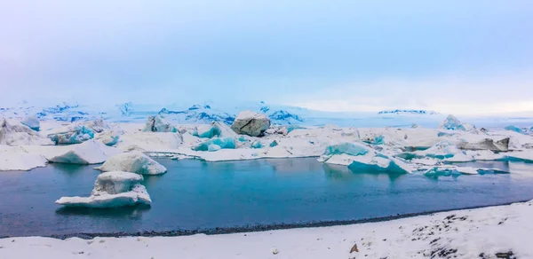 Ijsbergen in Glacier Lagoon, IJsland . — Stockfoto