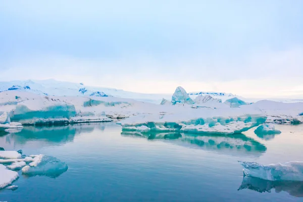 Iceberg nella laguna del ghiacciaio, Islanda  . — Foto Stock