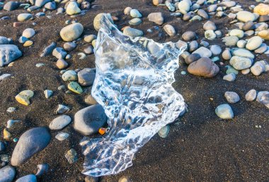 Ice cube siyah kaya kumsalda, İzlanda kış sezon la kırma